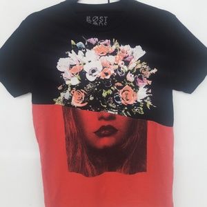 Lost Gods Black/Red T-Shirt Size Small